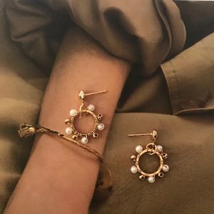 Silver handmade earrings with freshwater pearl